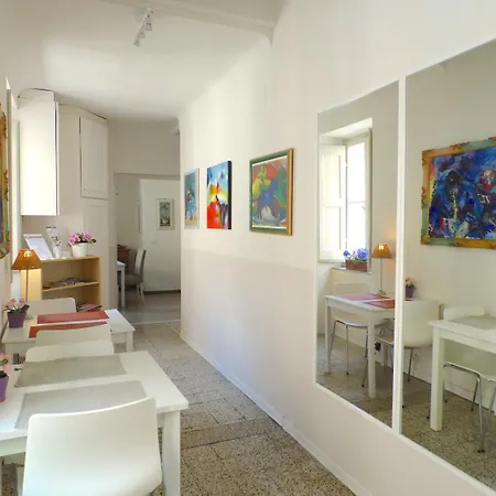 Casa Alba 3* لوكا